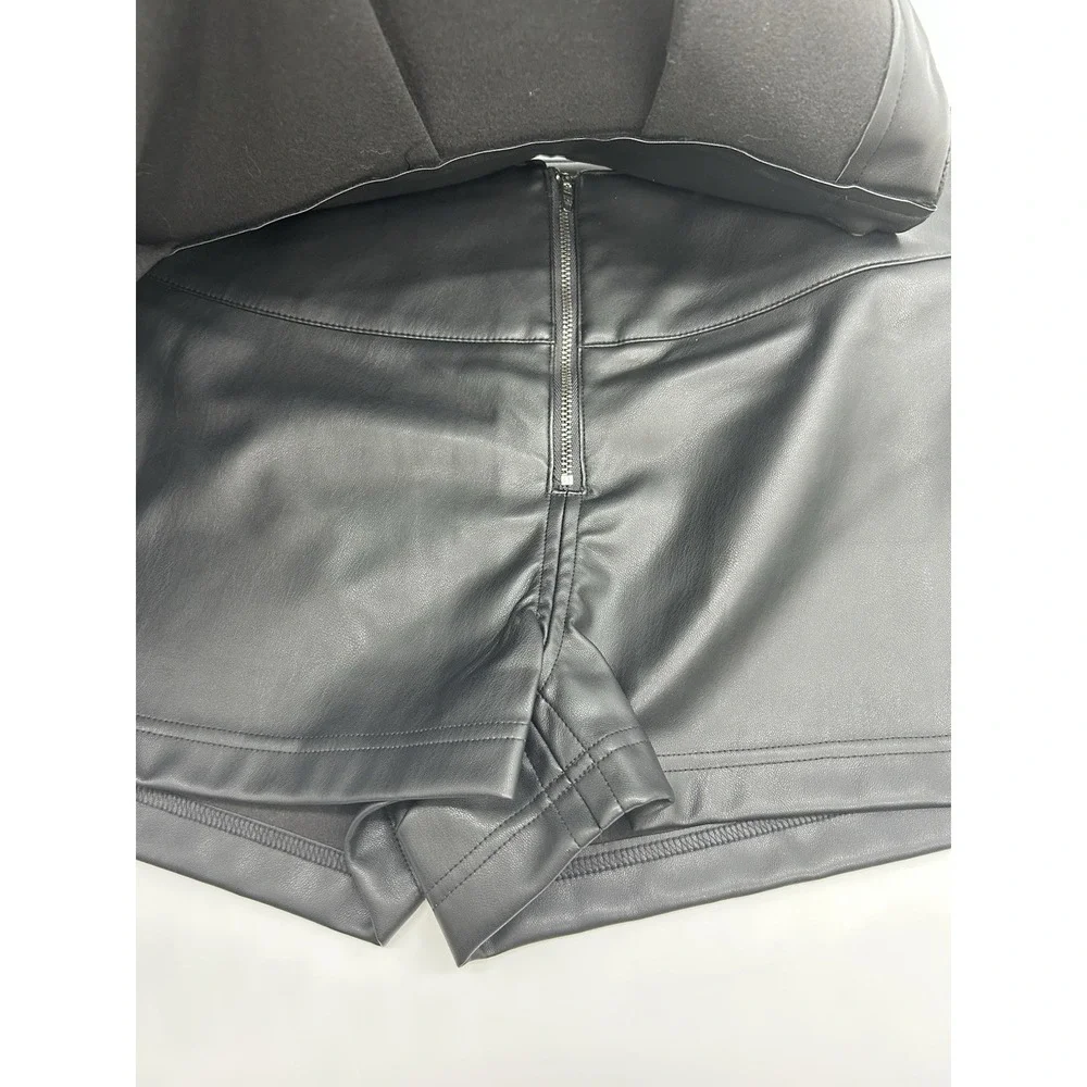 CELEBRITY PINK - SIZE: XL- Black Faux‎ Leather Wide Waistband Pleated Skort -NEW
